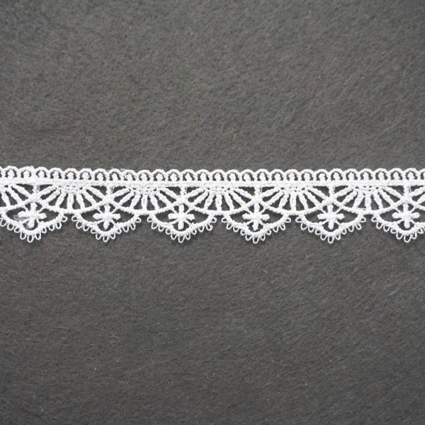 Off White Venice Lace Trim: Scalloped Flower, 1 Inch Wide