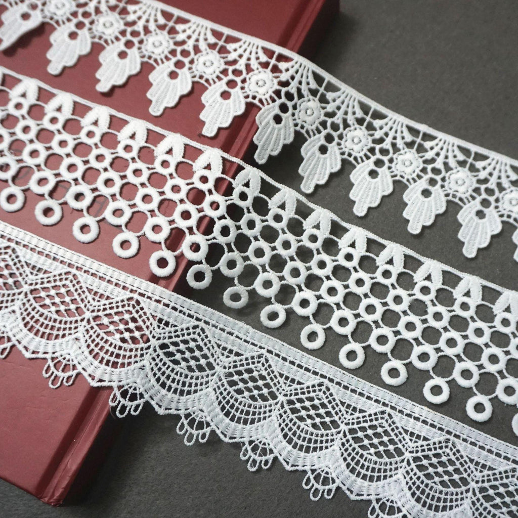 Floral Venice Lace Trim: Off-White Scalloped Guipure Bridal Lace - By The Yard