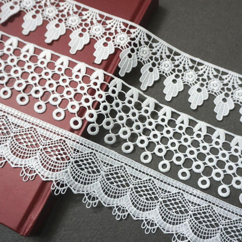 Floral Venice Lace Trim: Off-White Scalloped Guipure Bridal Lace - By The Yard