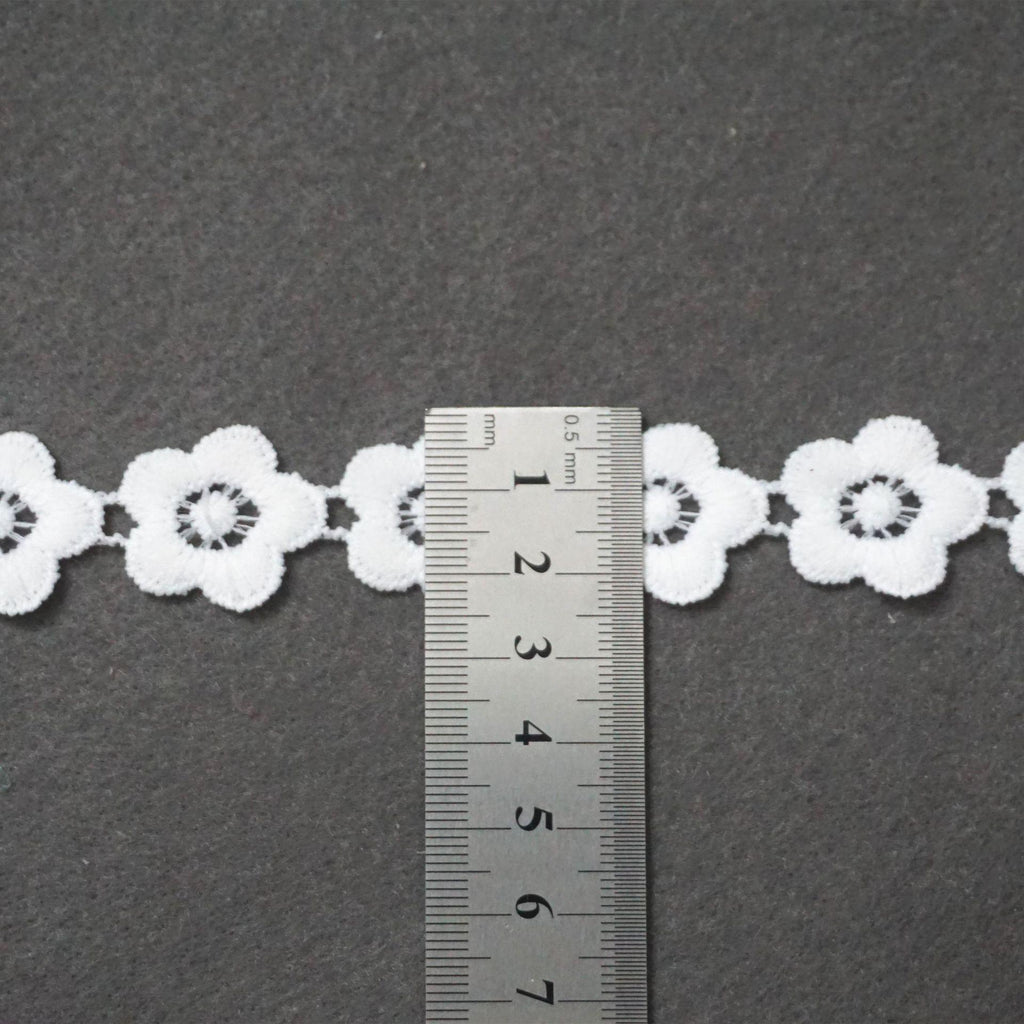 Venice Lace Trim: Round Flower Pattern, Off-White DIY Decor