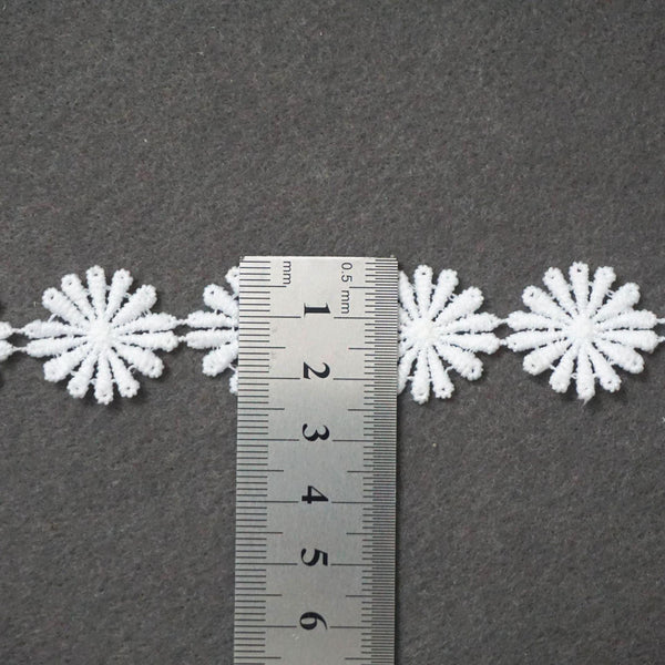 Venice Lace Trim: Round Flower Pattern, Off-White DIY Decor