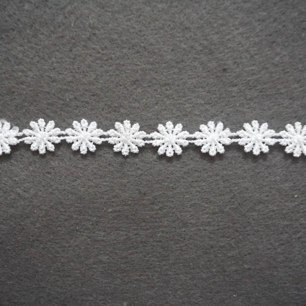 Off-White Venice Lace Trim: Floral Scalloped Guipure Bridal Lace - 1/2 inch