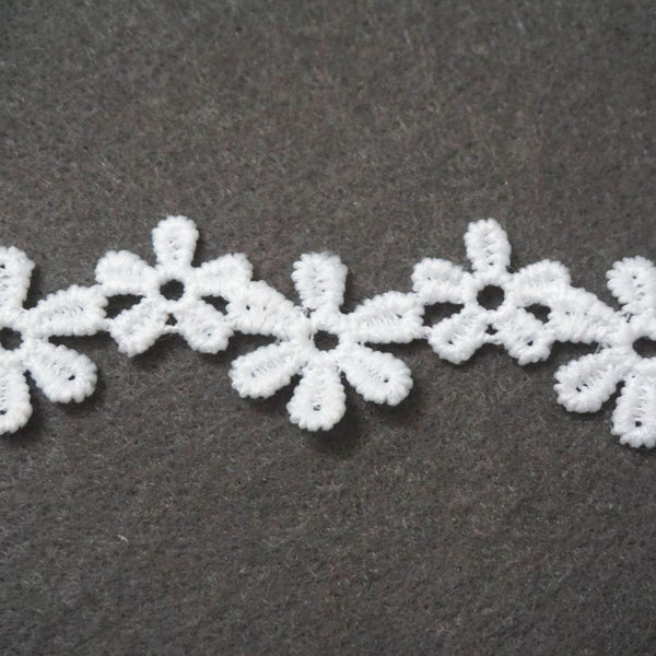 Off-White Venice Lace Trim: Floral Scalloped Guipure Bridal Lace - 1/2 inch