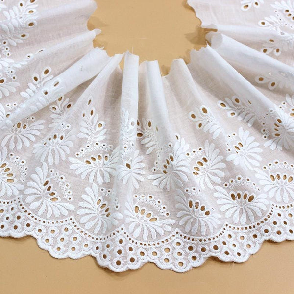 Scalloped Edge Cotton Lace Trim: Elegant Sewing & Craft Décor