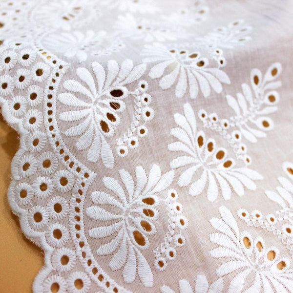 Scalloped Edge Cotton Lace Trim: Elegant Sewing & Craft Décor