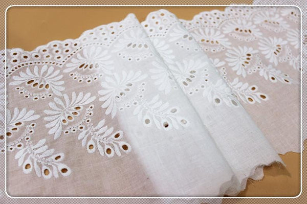 Scalloped Edge Cotton Lace Trim: Elegant Sewing & Craft Décor