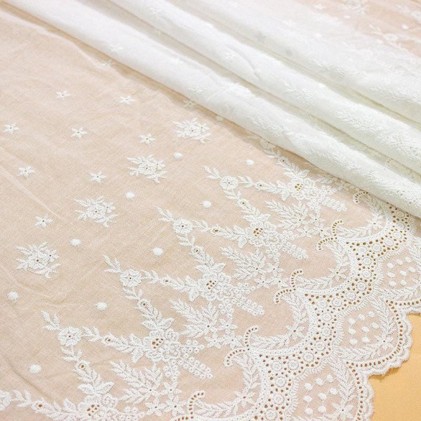 Scalloped Cotton Lace Trim: Elegant White Sewing & Craft Décor