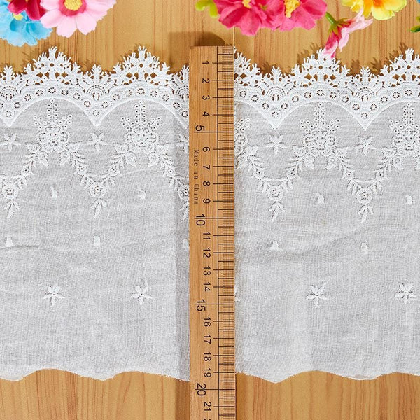Scalloped Off White Cotton Lace Trim: Elegant Sewing & Crafting