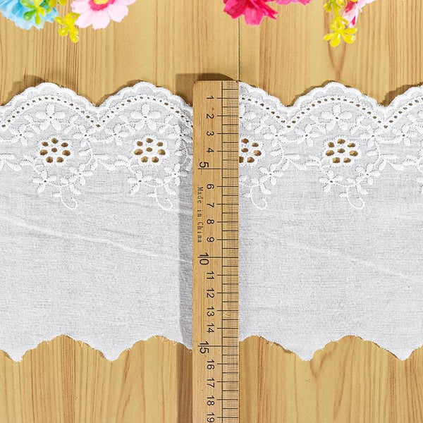 Scalloped Edge Cotton Lace Trim: Elegant Sewing & Craft Décor