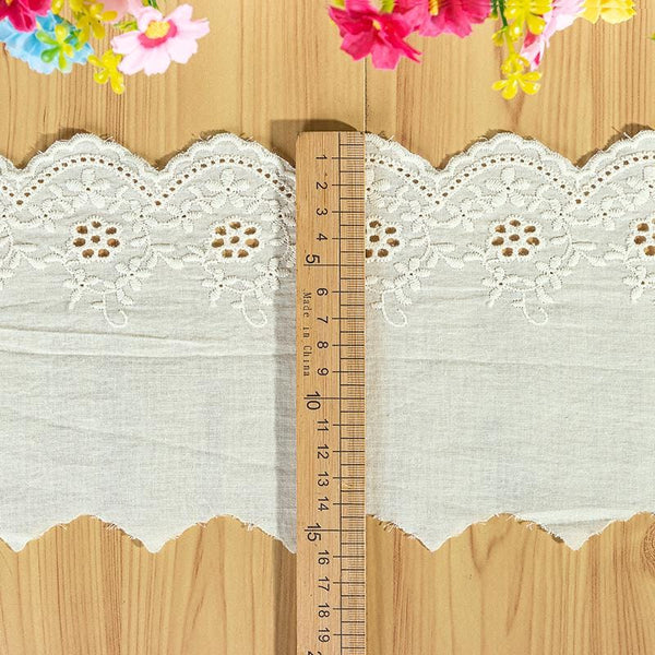 Scalloped Edge Cotton Lace Trim: Elegant Sewing & Craft Décor