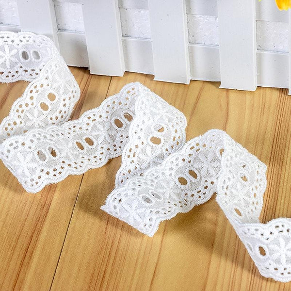Scalloped Edge Cotton Lace Trim: Elegant Sewing & Crafting, 1 inch wide priced by the yard