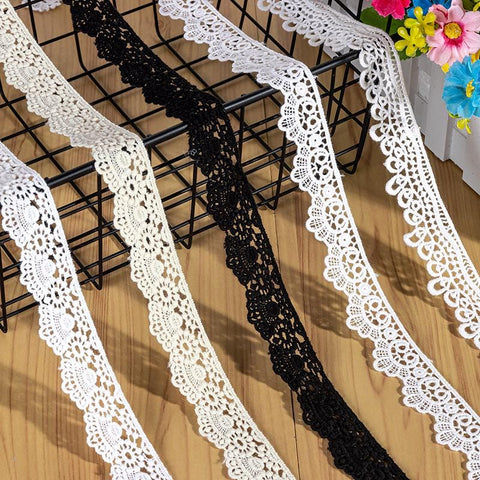 White Venice Lace Trim: Scalloped Victorian Guipure, 4.25" Wide - By The Yard