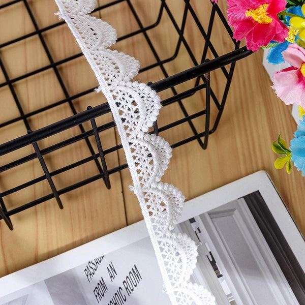 Cotton Venice Lace Trim: 4 1/4" Scalloped Victorian Guipure