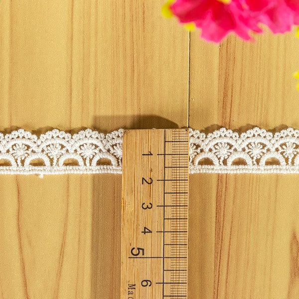 Cotton Venice Lace Trim: 4 1/4" Scalloped Victorian Guipure