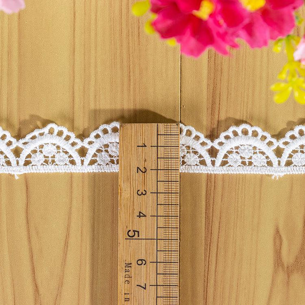 Cotton Venice Lace Trim: 4 1/4" Scalloped Victorian Guipure