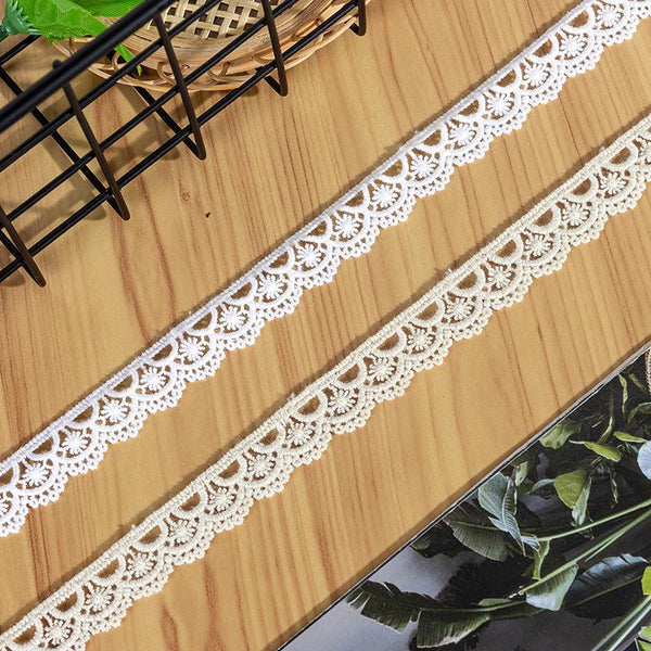 Cotton Venice Lace Trim: 4 1/4" Scalloped Victorian Guipure