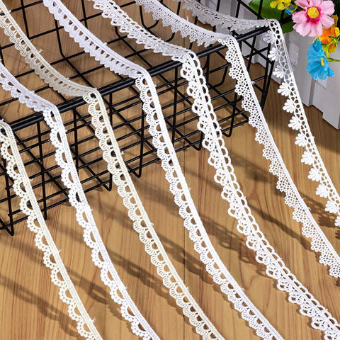 Venice Lace Trim: White Scalloped Guipure Lace