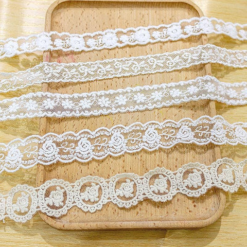 Vintage Mesh Embroidery Lace with Floral Design – Elegant Sewing Fabric for Crafts, Dressmaking & DIY Projects