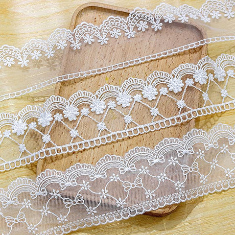 Vintage Mesh Embroidery Lace with Floral Design – Elegant Sewing Fabric for Crafts, Dressmaking & DIY Projects