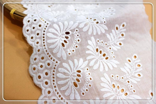 Scalloped Edge Cotton Lace Trim: Elegant Sewing & Craft Décor