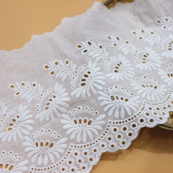 Scalloped Edge Cotton Lace Trim: Elegant Sewing & Craft Décor