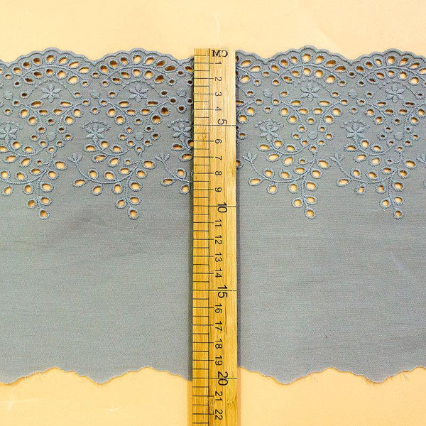 Scalloped Edge Cotton Lace Trim: Elegant Sewing & Craft Décor