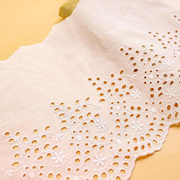Scalloped Edge Cotton Lace Trim: Elegant Sewing & Craft Décor