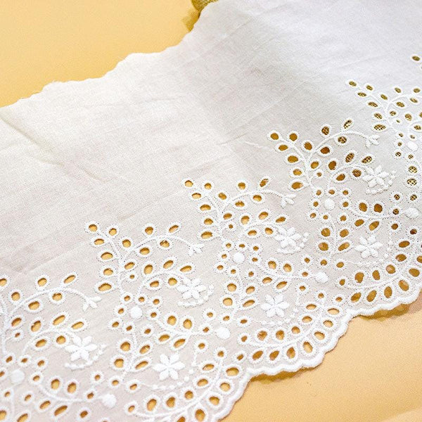 Scalloped Edge Cotton Lace Trim: Elegant Sewing & Craft Décor
