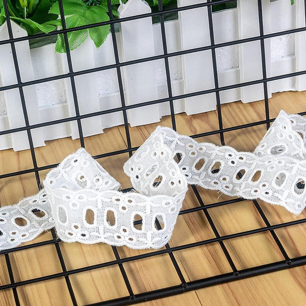 Scalloped Edge Cotton Lace Trim: Elegant Sewing & Crafting, 1 inch wide priced by the yard