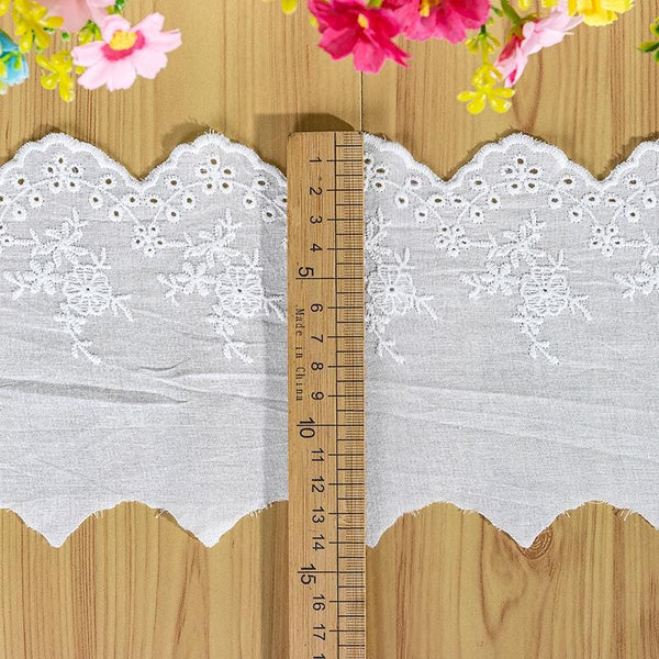 Scalloped Edge Cotton Lace Trim: Elegant Sewing & Crafting Décor