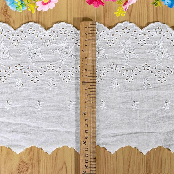 Scalloped Edge Cotton Lace Trim: Elegant Sewing & Crafting Décor