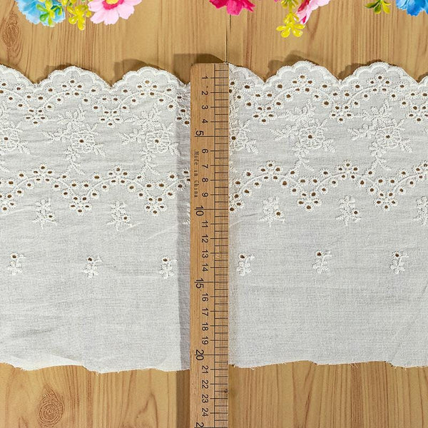 Scalloped Edge Cotton Lace Trim: Elegant Sewing & Crafting Décor
