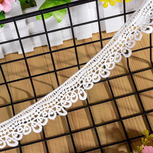 White Venice Lace Trim: Scalloped Victorian Guipure, 4.25" Wide - By The Yard
