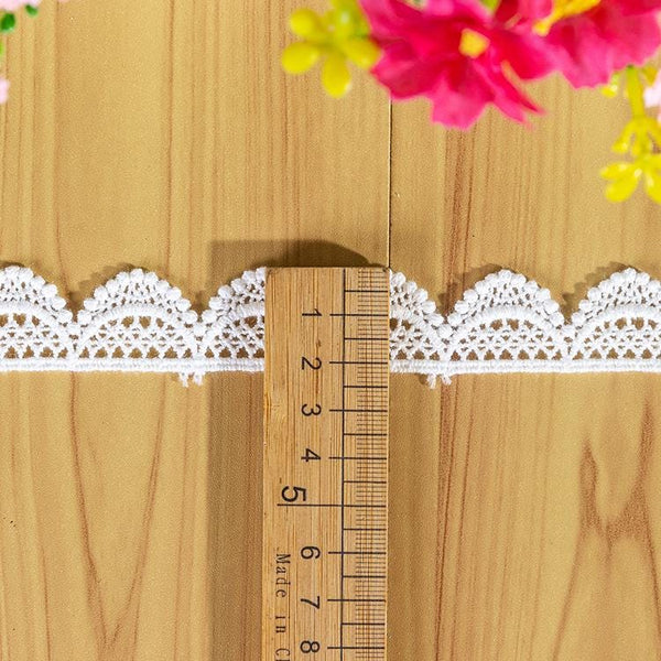 Cotton Venice Lace Trim: 4 1/4" Scalloped Victorian Guipure