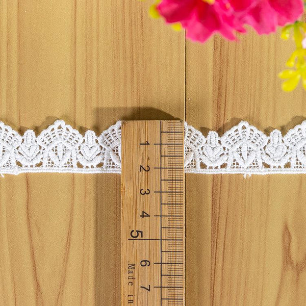 Cotton Venice Lace Trim: 4 1/4" Scalloped Victorian Guipure