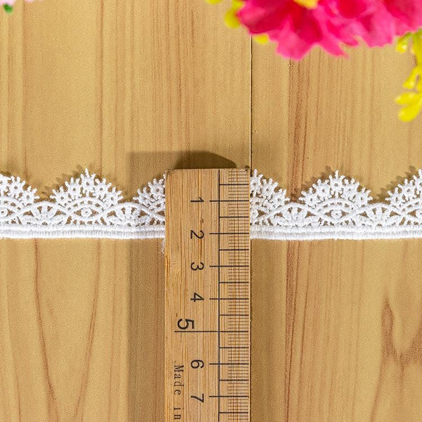 Cotton Venice Lace Trim: 4 1/4" Scalloped Victorian Guipure