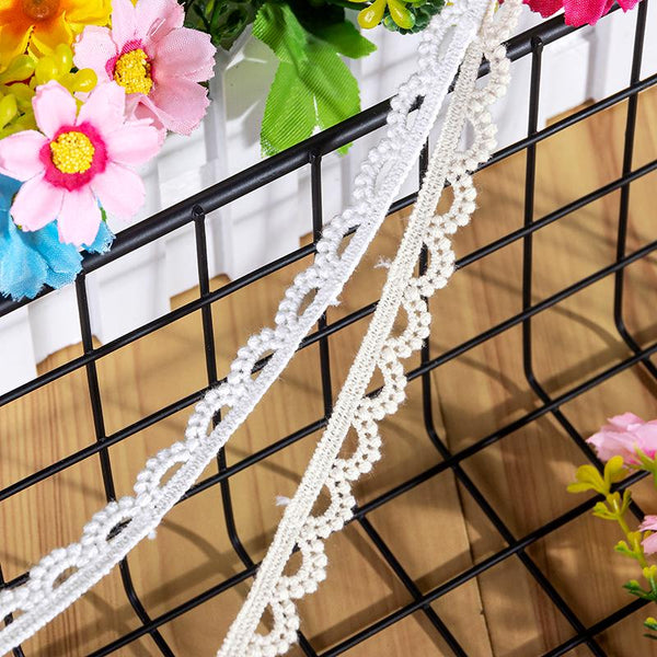 Venice Lace Trim: White Scalloped Guipure Lace