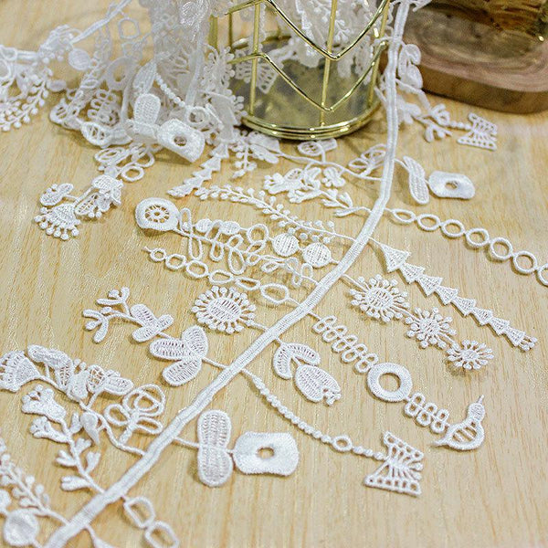 White Scalloped Venice Lace Trim: Victorian Guipure, Crafting & Sewing - 4 1/4"