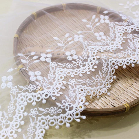 Vintage Mesh Embroidery Lace with Floral Design – Elegant Sewing Fabric for Crafts, Dressmaking & DIY Projects