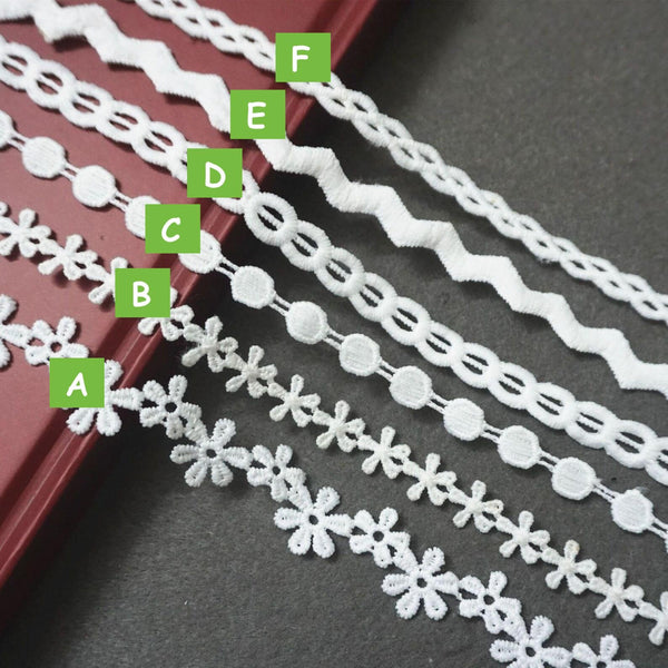 Off-White Venice Lace Trim: Floral Scalloped Guipure Bridal Lace - 1/2 inch